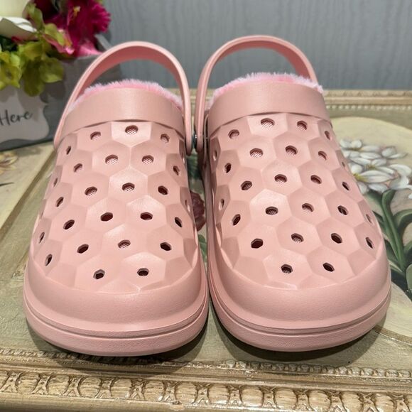 Joybees Pink Plush Lined Clogs Faux Fur Lined Women’s Sz 11 Men’s Sz 9 NWT - Picture 3 of 12